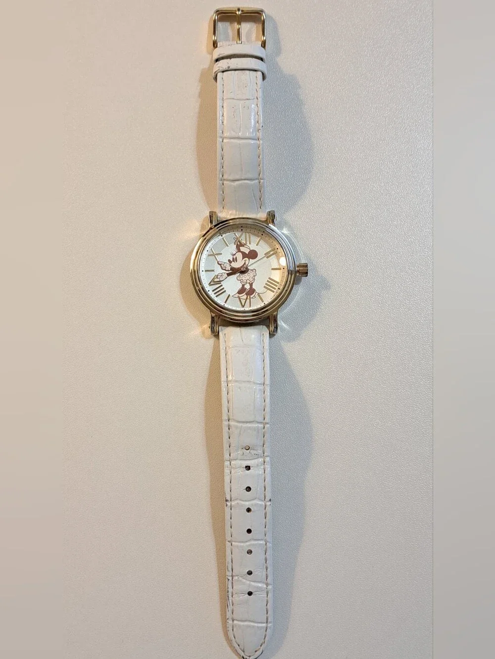 Vintage Disney Minnie Mouse Women's Articulating Hands Watch